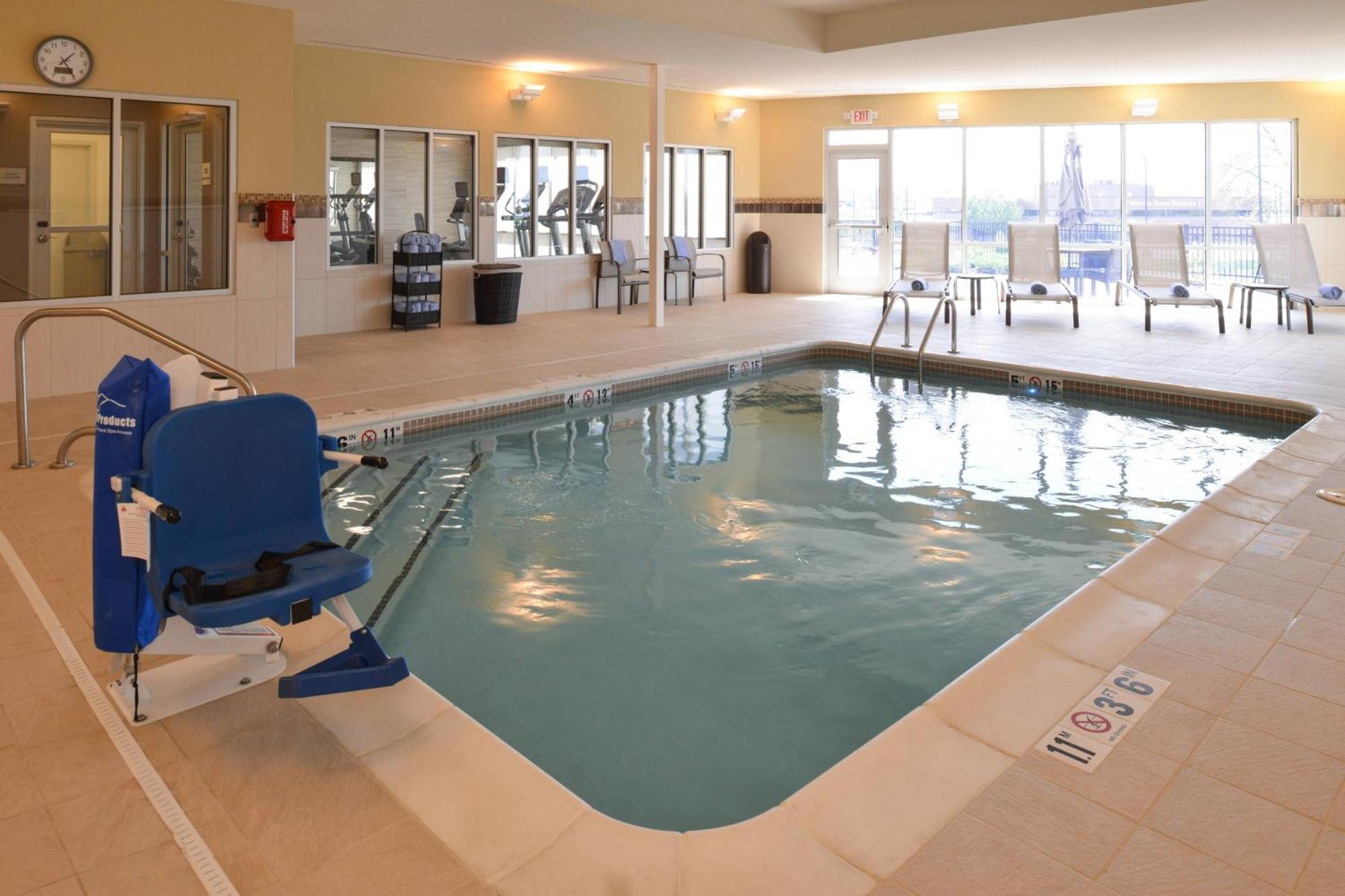 Courtyard By Marriott St. Louis St. Peters Hotel Saint Peters Bagian luar foto