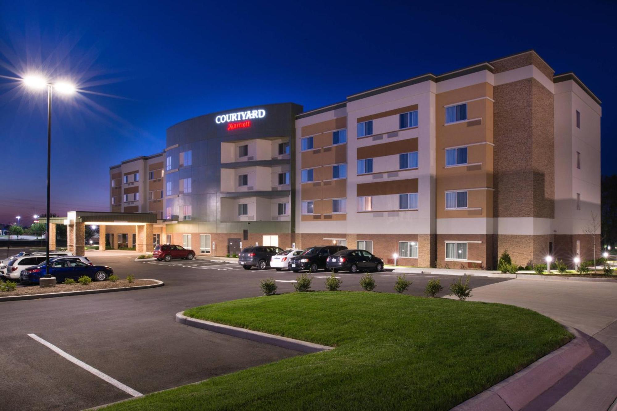 Courtyard By Marriott St. Louis St. Peters Hotel Saint Peters Bagian luar foto