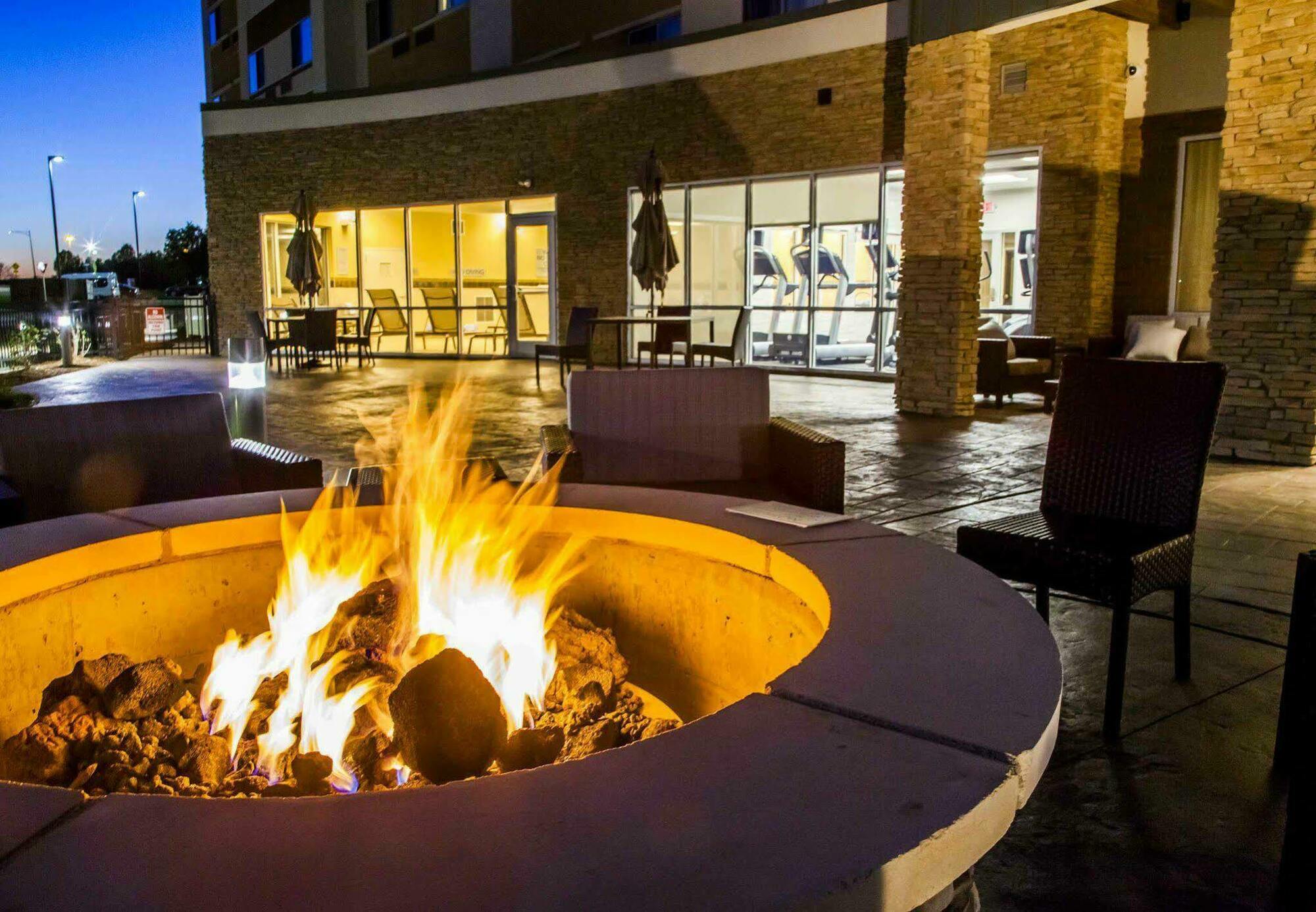 Courtyard By Marriott St. Louis St. Peters Hotel Saint Peters Bagian luar foto